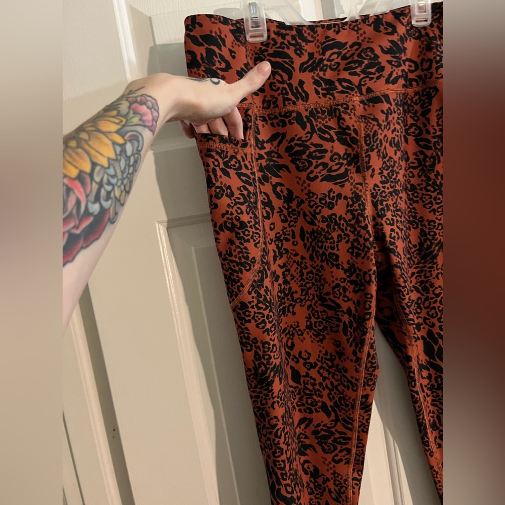Burnt Orange Bebe Sport Capri 🔥 - Picture 3 of 9
